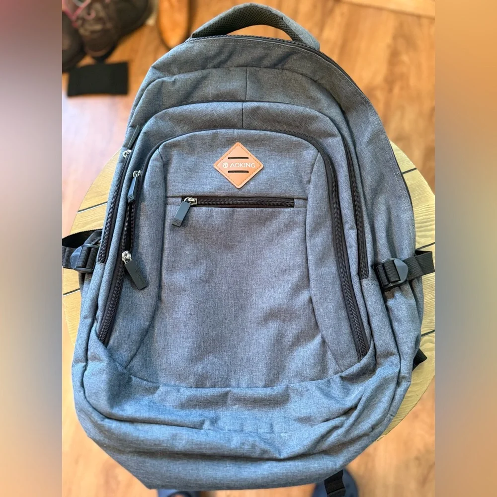 Aioking European brand backpack-EUC.